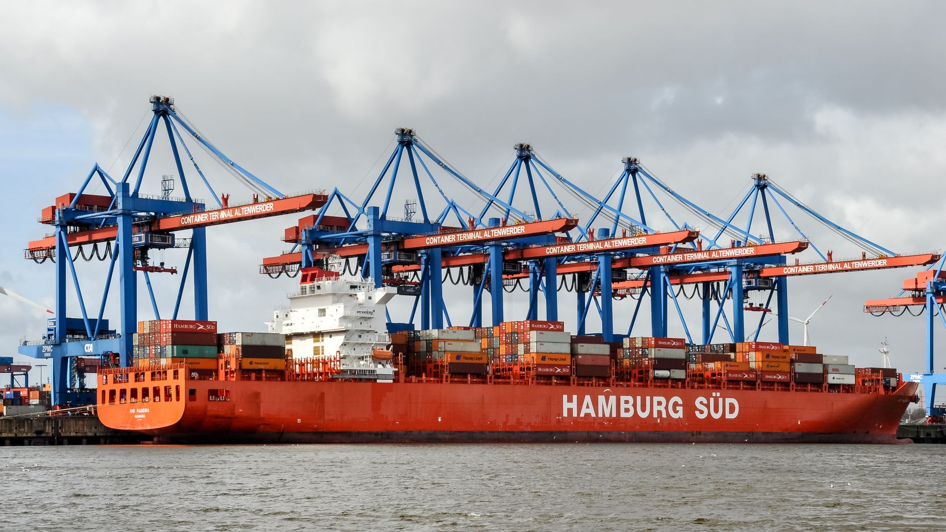 Does Docker Help Reduce Website Downtime? (Photo: Wolfgang Weiser / Pexels)
