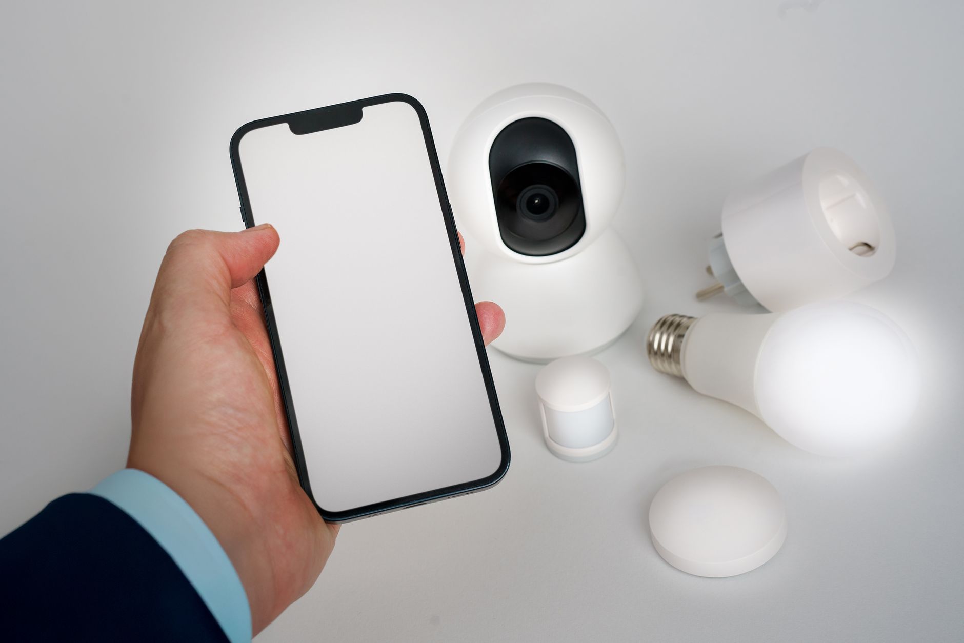 Which Connected Devices Actually Help Small Business Owners? (Photo: Jakub Zerdzicki / Pexels)