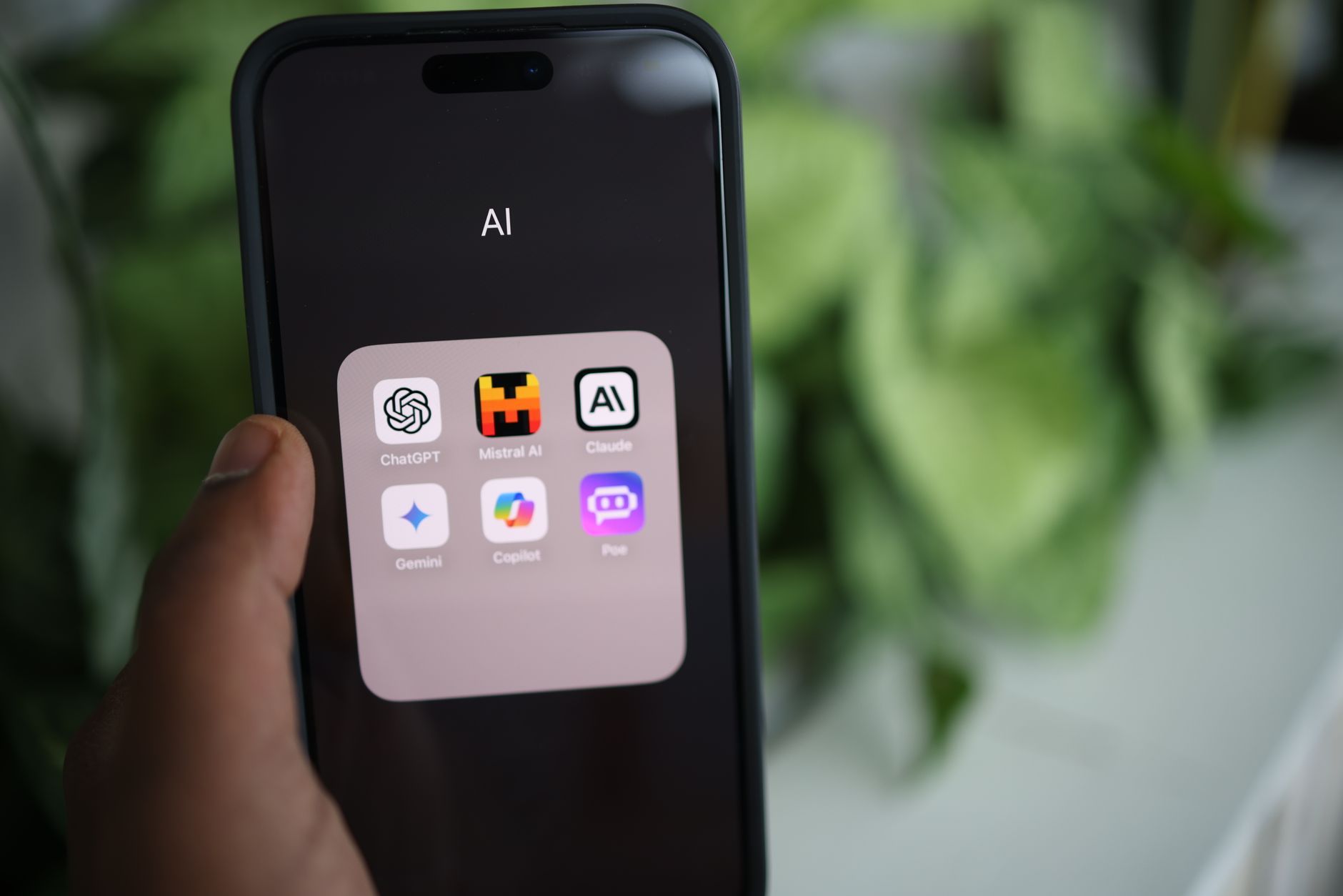 Which Free AI Tools Are Worth Your Time? (Photo: Solen Feyissa / Pexels)